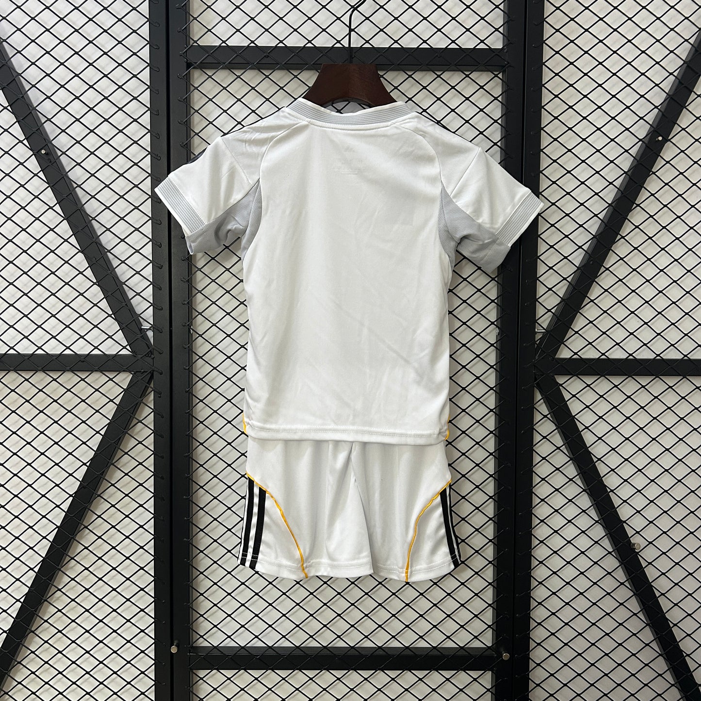 Real Madrid Home kids Football shirt 2025/26